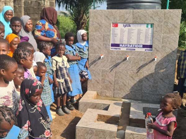 Afrika Fon Kuyusu Çeşmeli 2023