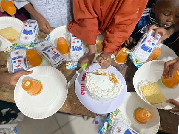 PASTA -MEYVE SUYU VE HEDİYE