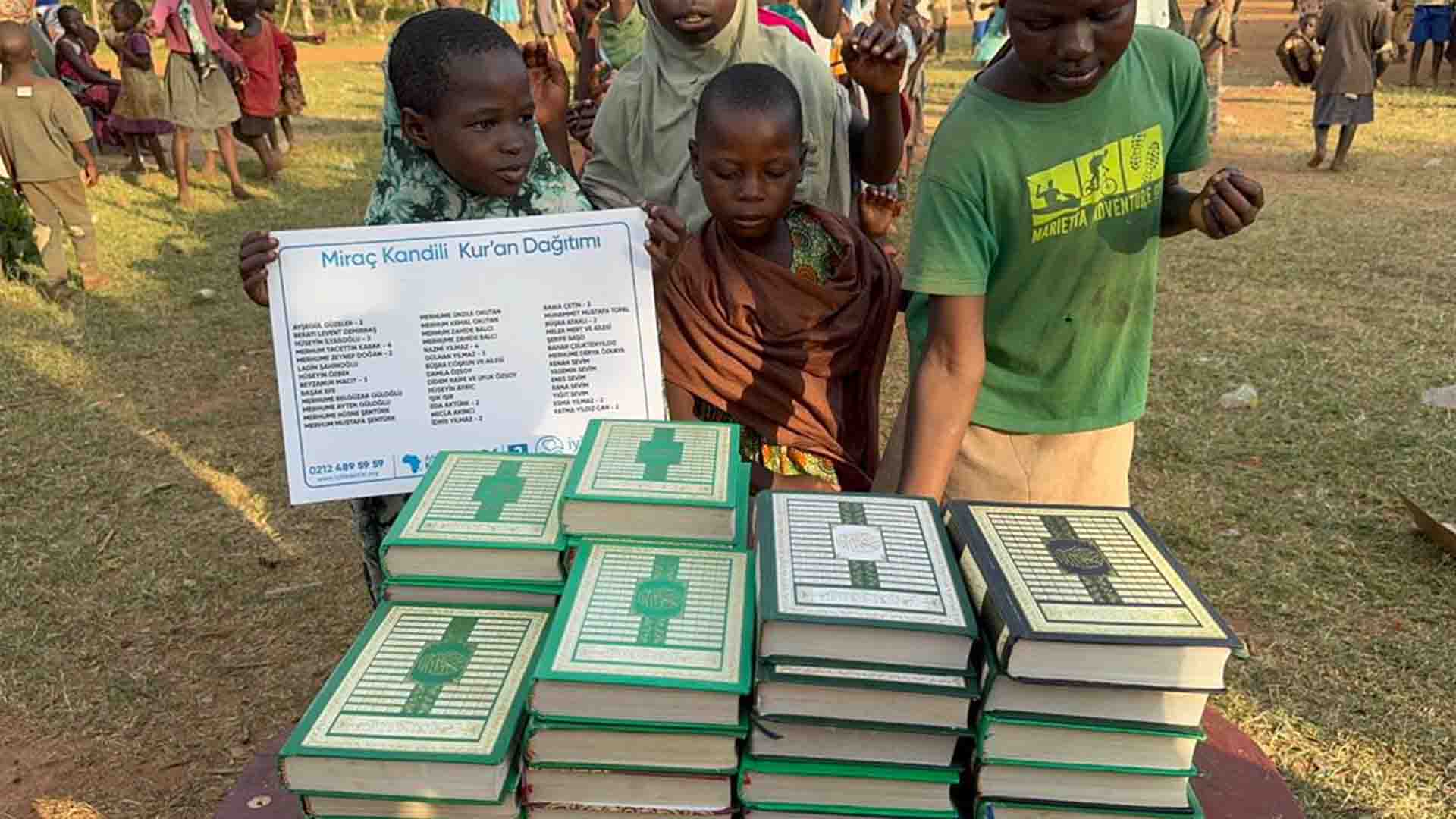 Gönüllere Ulaşan Nur | Kur'an Dağıtımı