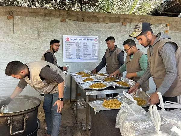 REGAİP KANDİLİ GAZZE SOFRALARI